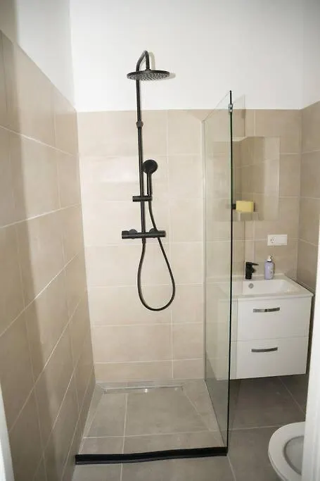 וינה Rrooms City Smart A דירה